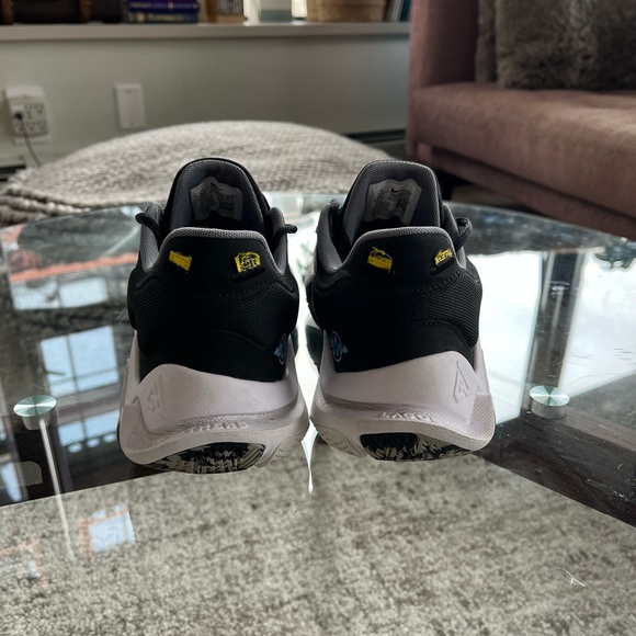 Nike Men’s Giannis Immortality 2 New Athletic Basketball Shoes Athletic - Picture 10 of 14